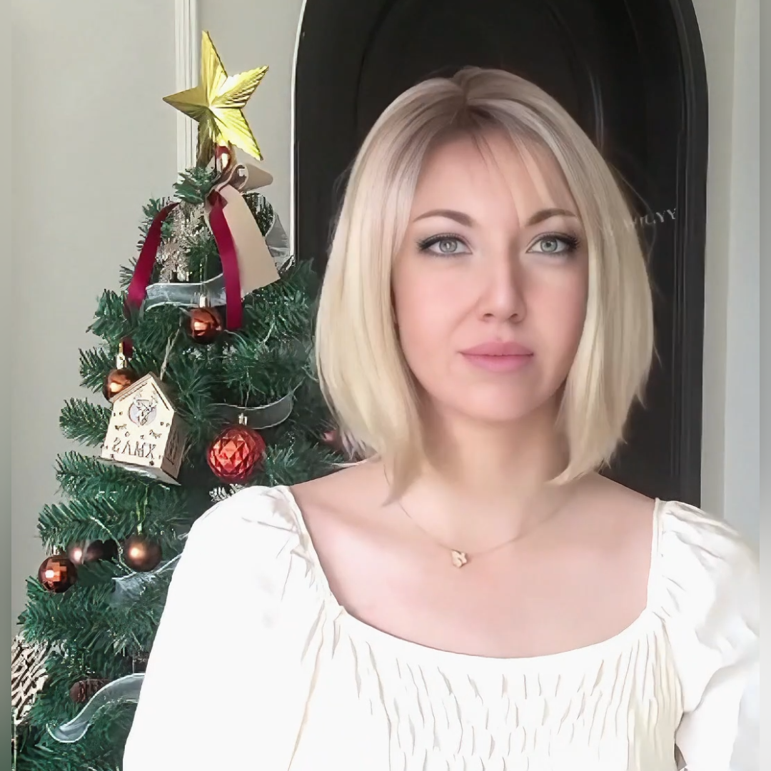 Theodora - Wigyy Ash Blonde Layered Wigs